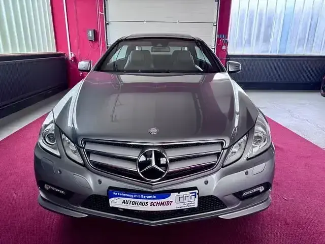 Gebraucht Mercedes E500 AMG line 388 PS (285 kW) 2010 Grau Coupé