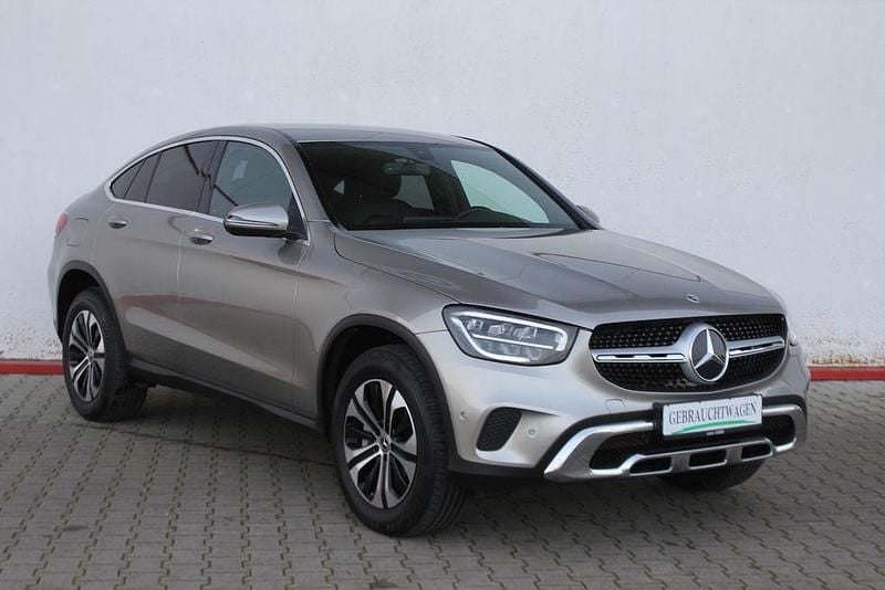 Mojavesilber metalliclack 859u (metallic) Gebraucht 2023 Mercedes GLC300 Coupé | 42.690 € - Bild 1/4
