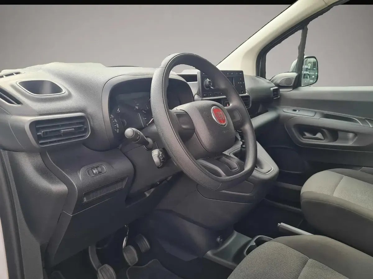 Gebraucht Fiat Doblò 101 PS (74 kW) 2023 Manufacturer Van / Kleinbus