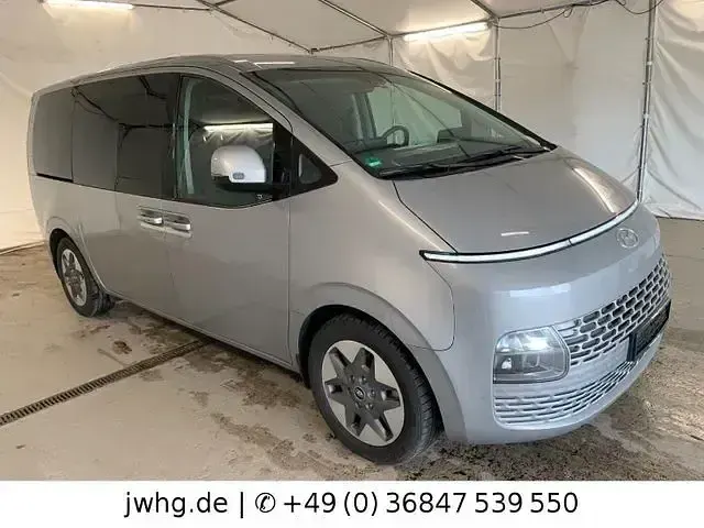 Gebraucht Hyundai Staria Prime 177 PS (130 kW) 2024 Shimmering silver Van / Kleinbus