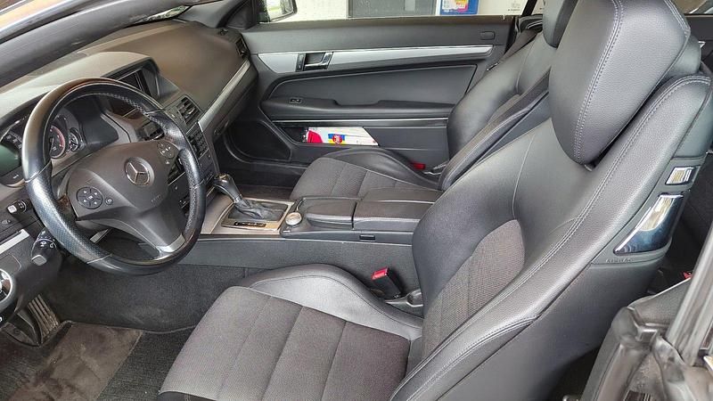 Gebraucht Mercedes E250 204 PS (150 kW) 2011 Schwarz Cabrio