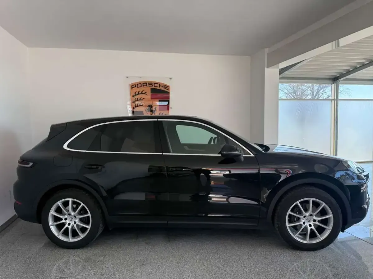 Second-hand Porsche Cayenne 354 CP (260 kW) 2025 Negru SUV