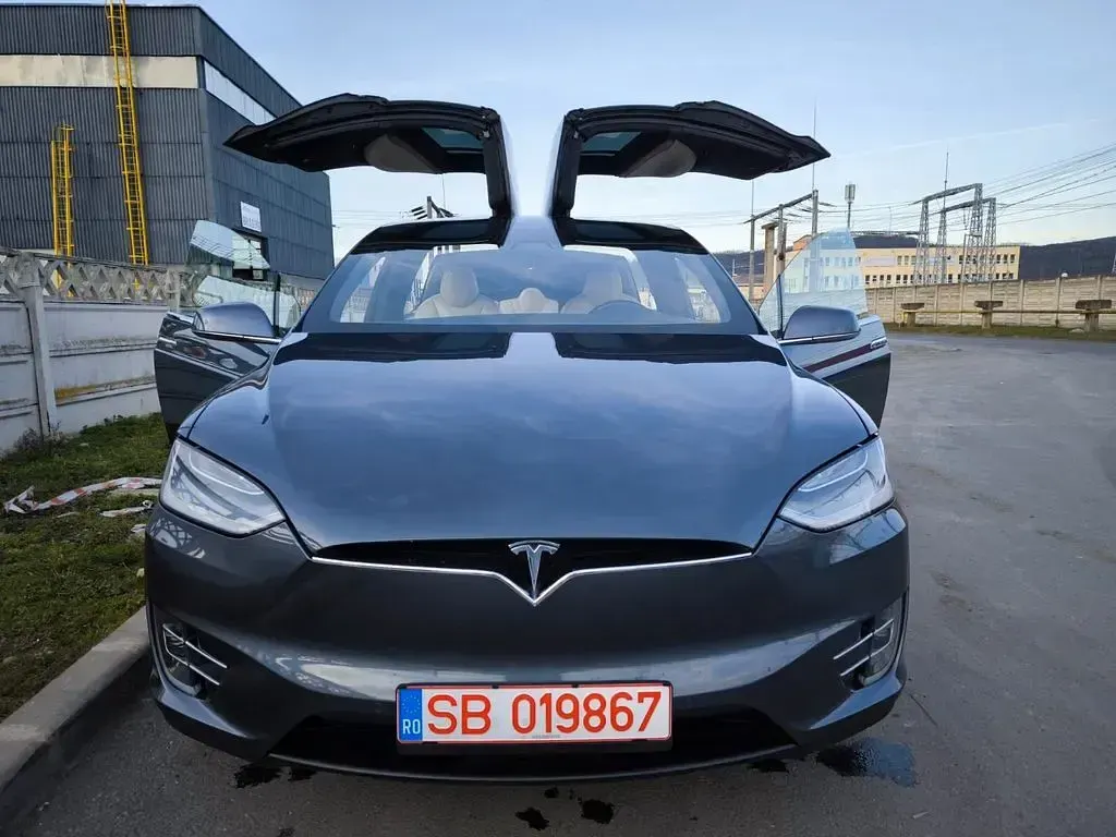 Second-hand Tesla Model X 397 kW (541 CP) 2020 Albastru SUV