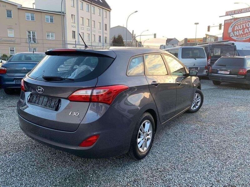 Gebraucht Hyundai i30 110 PS (80 kW) 2015 Grau Kombi