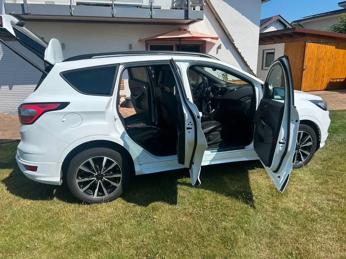 Gebraucht Ford Kuga ST-Line 150 PS (110 kW) 2019 Weiß SUV