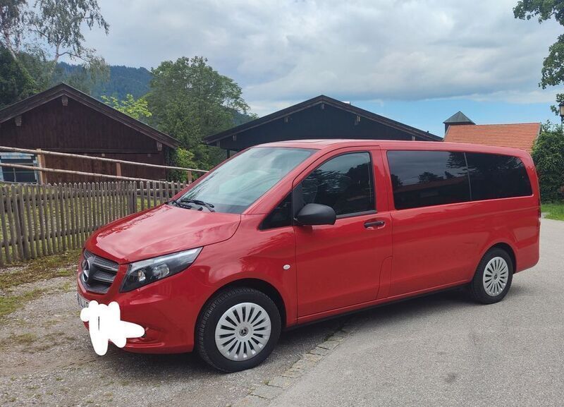Rot Gebraucht 2019 Mercedes Vito Van / Kleinbus | 38.500 € (Guter Preis) - Bild 1/4