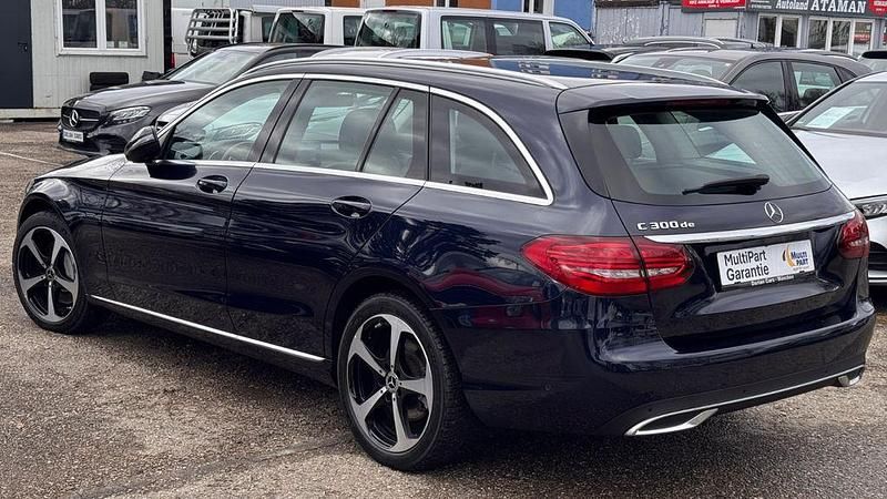 Gebraucht Mercedes C300e 194 PS (142 kW) 2020 Blau Limousine