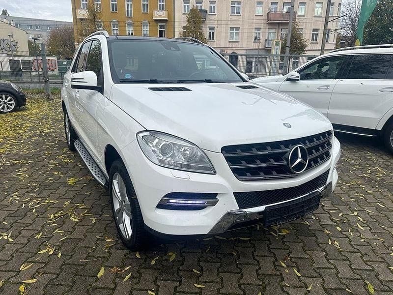 Weiß Gebraucht 2015 Mercedes ML350 SUV | 19.888 € (Superpreis) - Bild 1/4