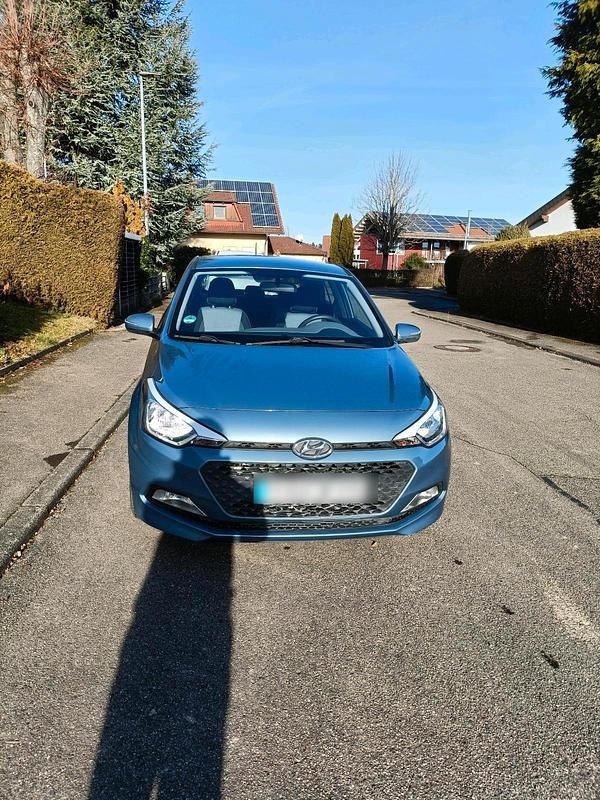 Blau Gebraucht 2018 Hyundai i20 Kleinwagen | 6.800 € (Guter Preis) - Bild 1/4