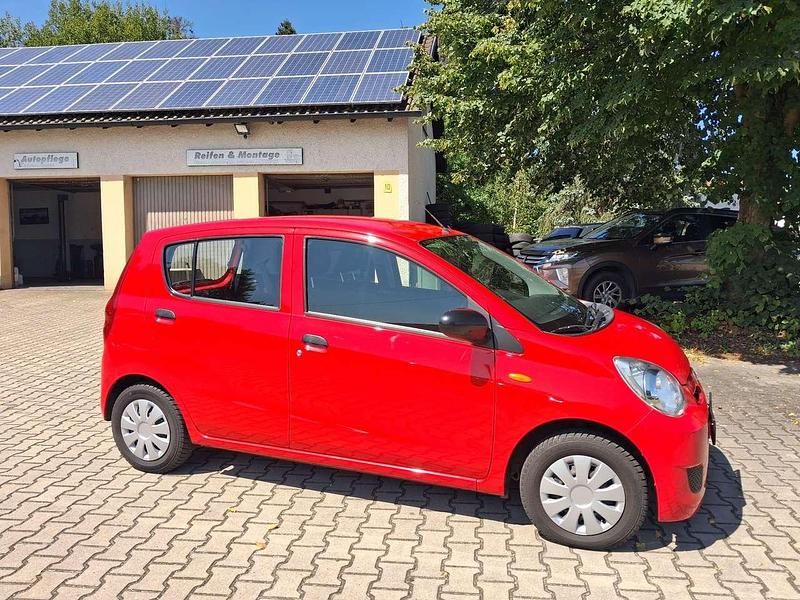 Rot Gebraucht 2011 Daihatsu Cuore Kleinwagen | 1.690 € (Fairer Preis) - Bild 1/4