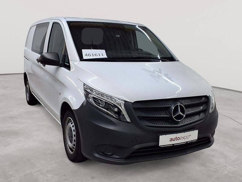Arktisweiß Gebraucht 2020 Mercedes Vito Van | 23.990 € (Fairer Preis) - Bild 1/4