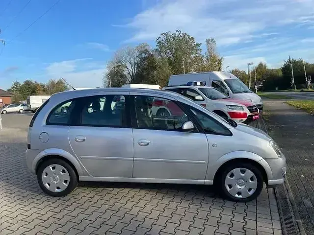 Gebraucht Opel Meriva Cosmo 110 PS (80 kW) 2006 Andere Van / Kleinbus