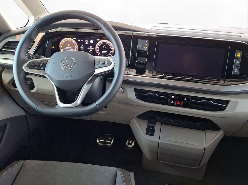 Neu VW Multivan 150 PS (110 kW) 2026 Candyweiß/ starlight blue met Van / Kleinbus