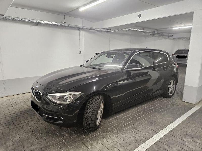 Schwarz Gebraucht 2013 BMW 118 Sport Line Kleinwagen | 6.700 € (Guter Preis) - Bild 1/4