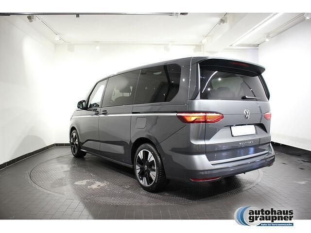 Gebraucht VW Multivan Style 150 PS (110 kW) 2024 Grau Van