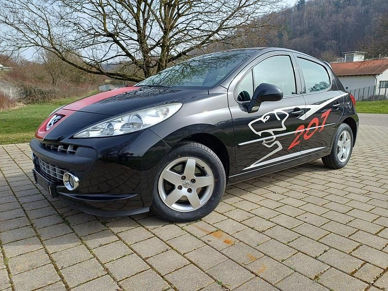 Gebraucht Peugeot 207 Active 95 PS (69 kW) 2008 Schwarz Kleinwagen