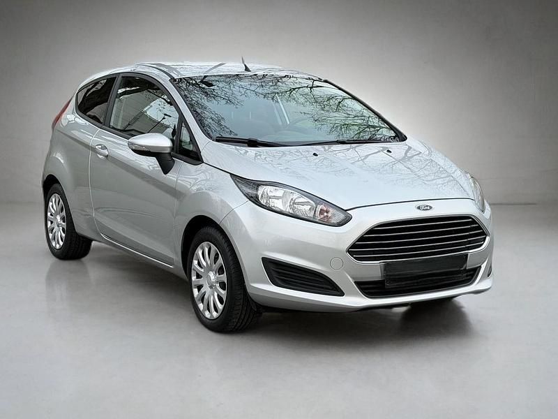 Gebraucht Ford Fiesta Trend 80 PS (58 kW) 2013 Silber Kleinwagen