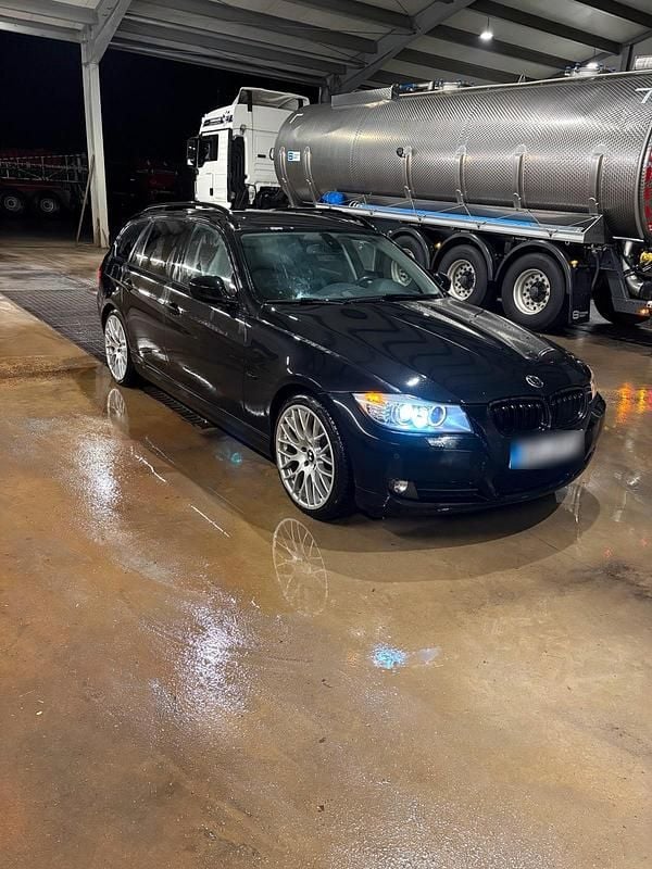 Gebraucht BMW 318 143 PS (105 kW) 2009 Schwarz Kombi