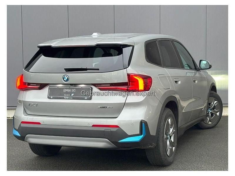 Gebraucht BMW iX1 230 kW (313 PS) 2023 Space silber (metallic) SUV