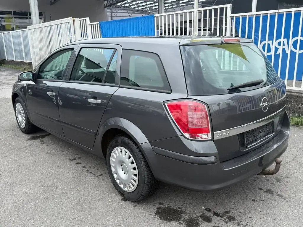 Gebraucht Opel Astra Selection 116 PS (85 kW) 2009 Grau Limousine