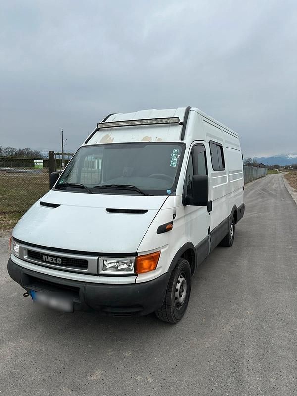 Second-hand Iveco Daily 116 CP (85 kW) 2003 Alb Monovolum