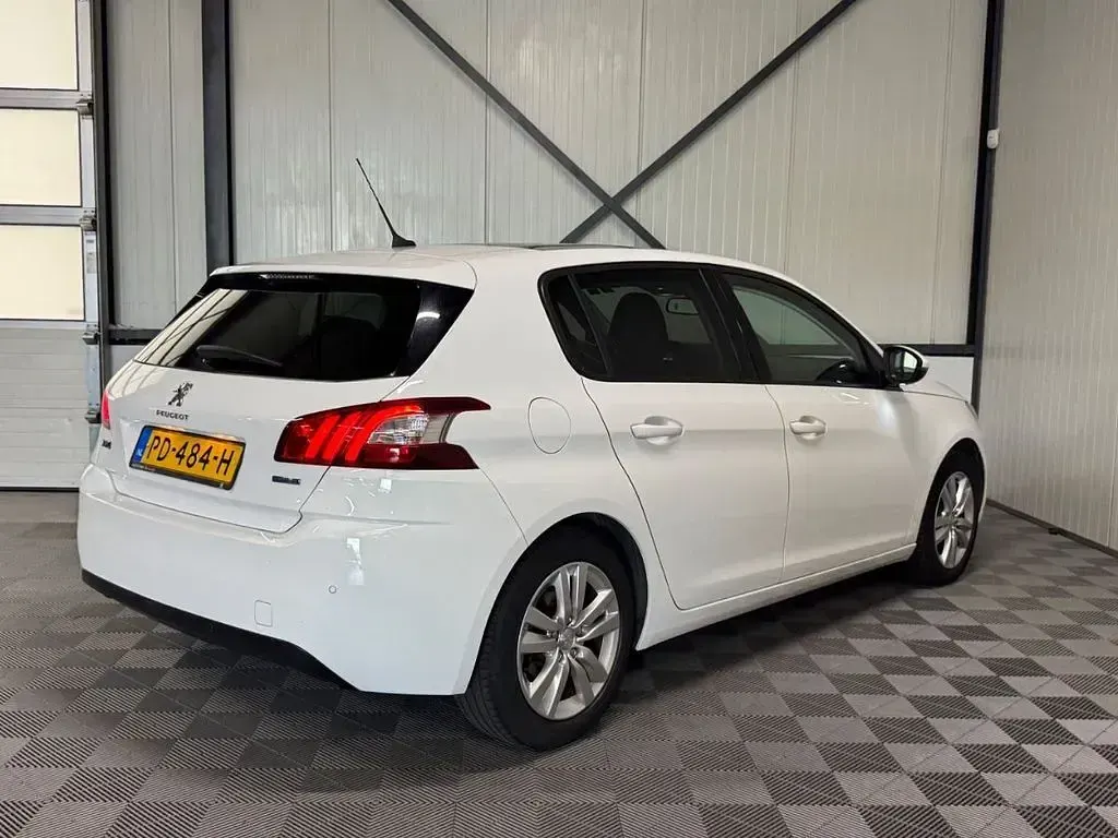 Gebraucht Peugeot 308 110 PS (80 kW) 2017 Weiß Limousine