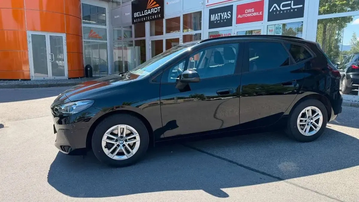 Gebraucht BMW 218 136 PS (100 kW) 2023 Schwarz ii/bonnet fluid black Van / Kleinbus