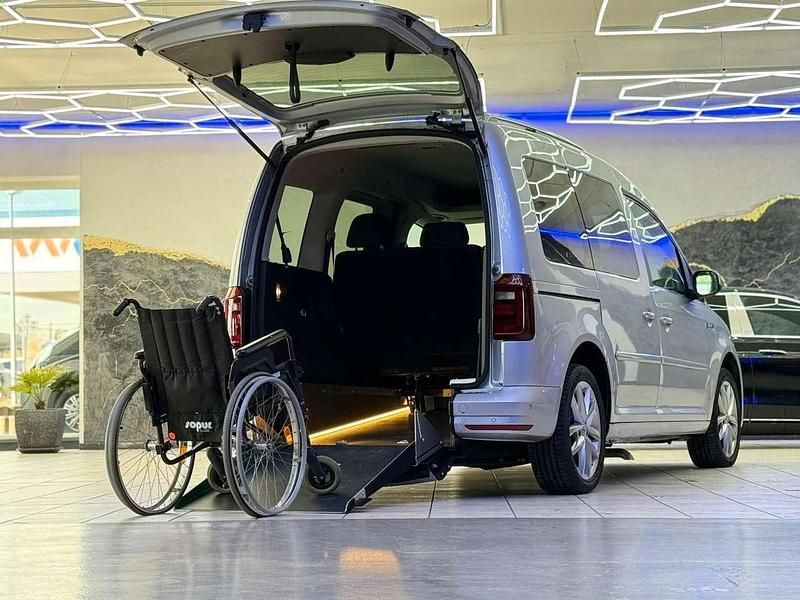Silber Gebraucht 2016 VW Caddy Van / Kleinbus | 29.900 € - Bild 1/4