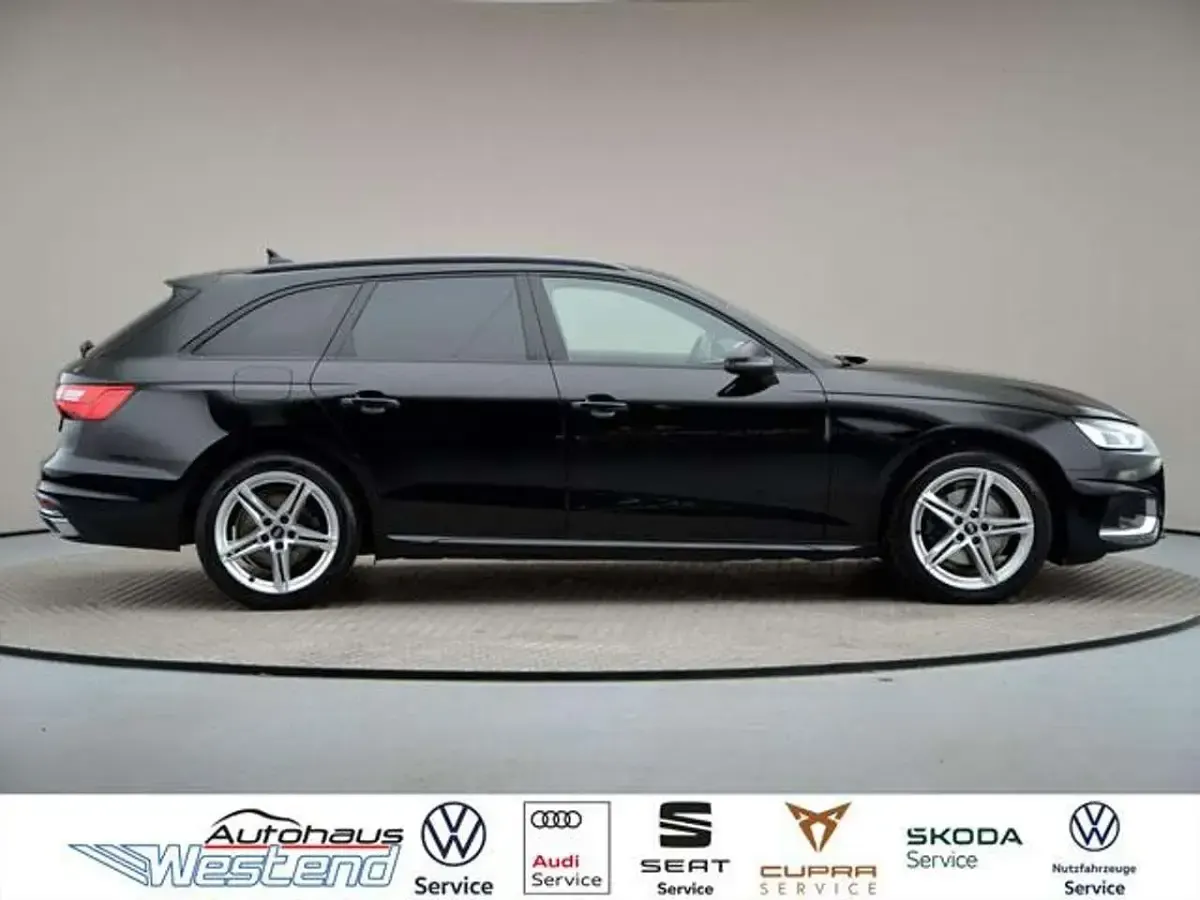 Gebraucht Audi A4 Ambiente 163 PS (119 kW) 2023 Brillantschwarz Kombi