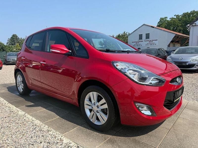 Cool red Gebraucht 2015 Hyundai ix20 Edition Van / Kleinbus | 12.999 € (Fairer Preis) - Bild 1/4