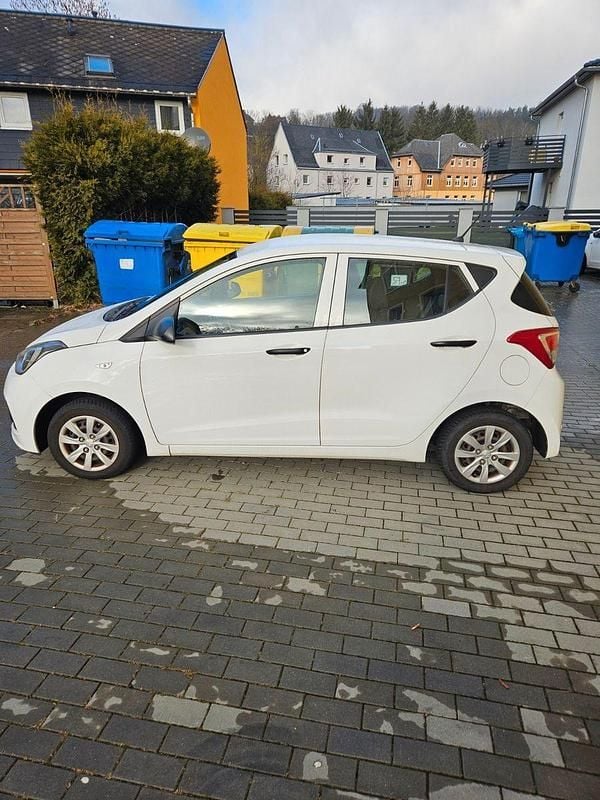 Gebraucht Hyundai i10 67 PS (49 kW) 2015 Beige Kleinwagen