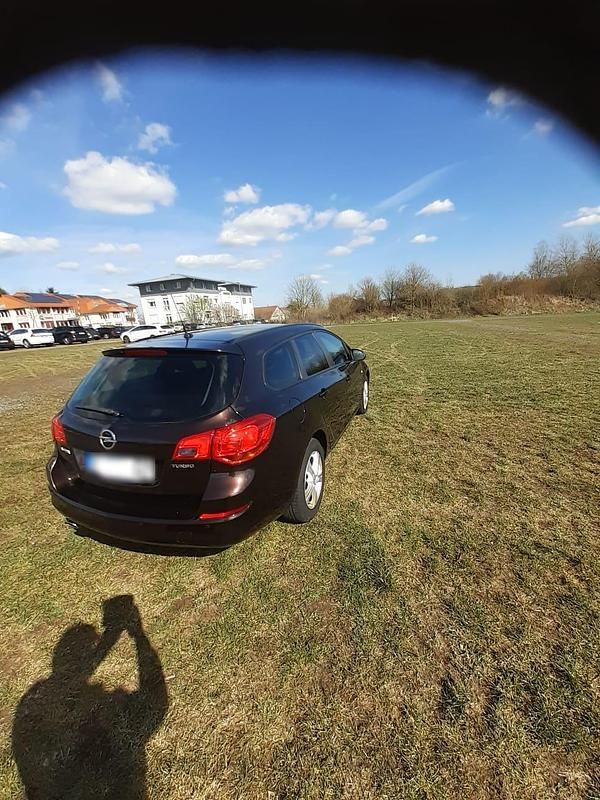 Second-hand Opel Astra 140 CP (102 kW) 2012 Negru Break