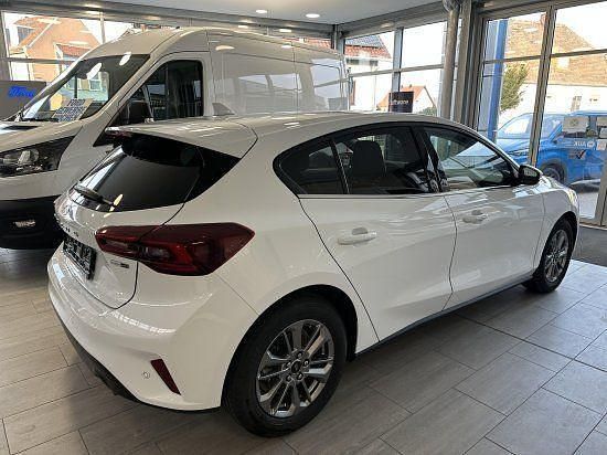 Gebraucht Ford Focus Titanium 125 PS (91 kW) 2023 Weiß Limousine