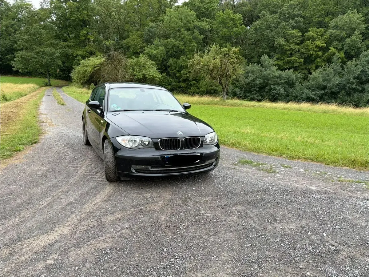 Gebraucht BMW 116 122 PS (89 kW) 2007 Schwarz Kleinwagen