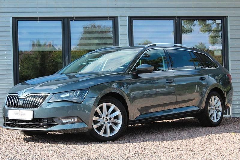 Grau Gebraucht 2018 Skoda Superb Ambition Kombi | 18.980 € (Fairer Preis) - Bild 1/4