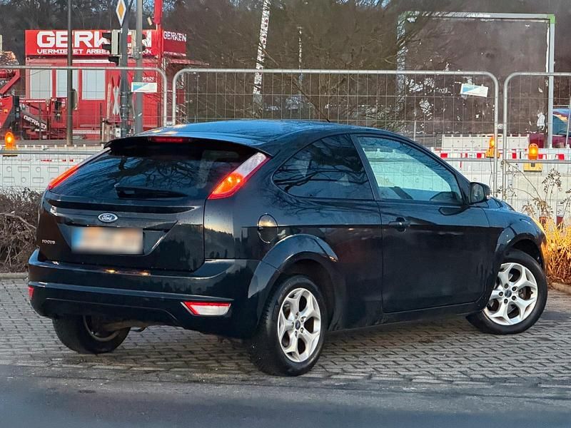 Gebraucht Ford Focus 105 PS (77 kW) 2010 Schwarz Limousine