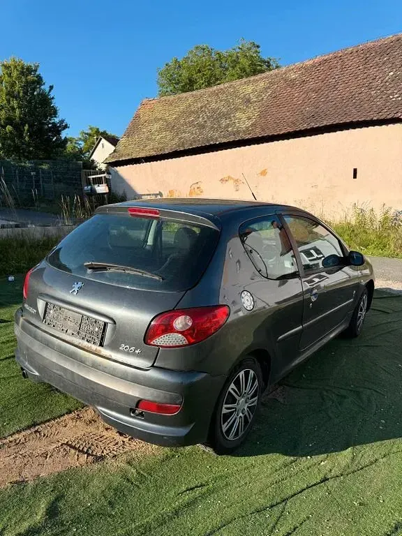 Gebraucht Peugeot 206+ 73 PS (53 kW) 2012 Grau Kleinwagen