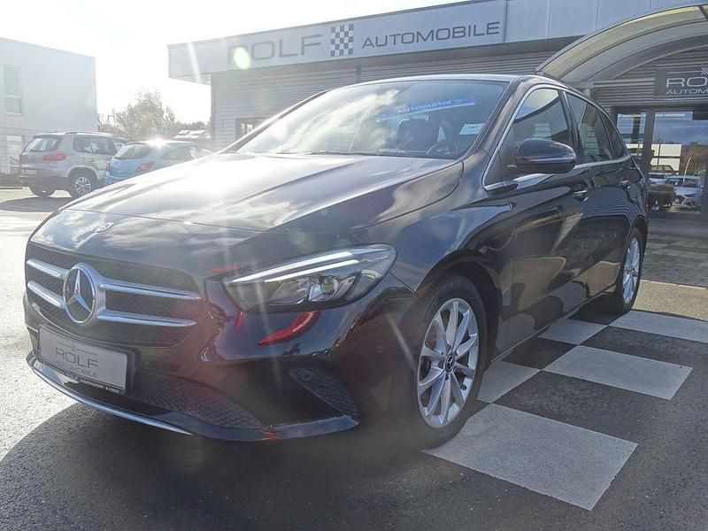 Schwarz Gebraucht 2019 Mercedes B180 Van / Kleinbus | 22.290 € (Fairer Preis) - Bild 1/3