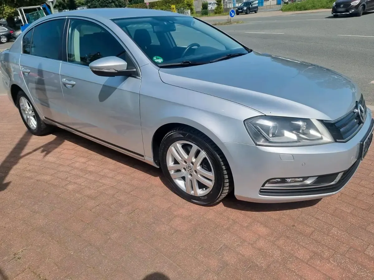 Gebraucht VW Passat 105 PS (77 kW) 2012 Silber Limousine