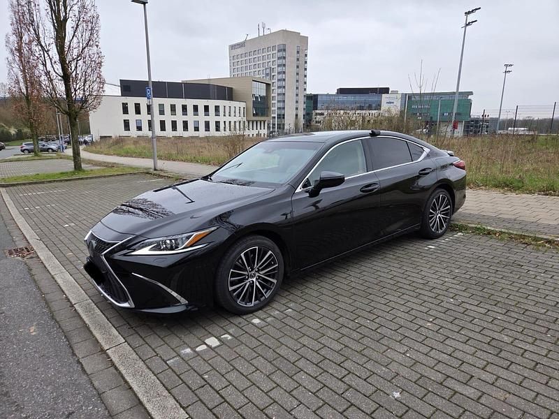 Gebraucht Lexus ES300H 218 PS (160 kW) 2022 Schwarz Limousine
