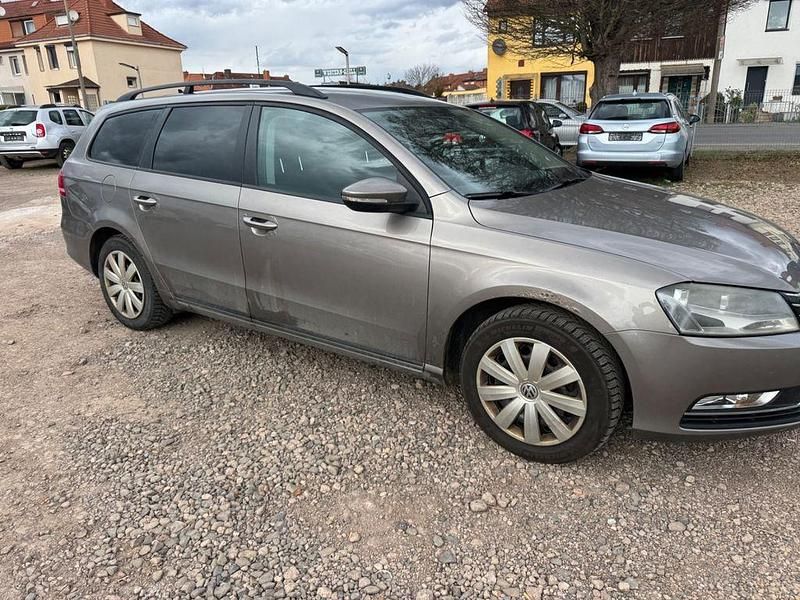 Gebraucht VW Passat Basis 140 PS (102 kW) 2011 Limousine
