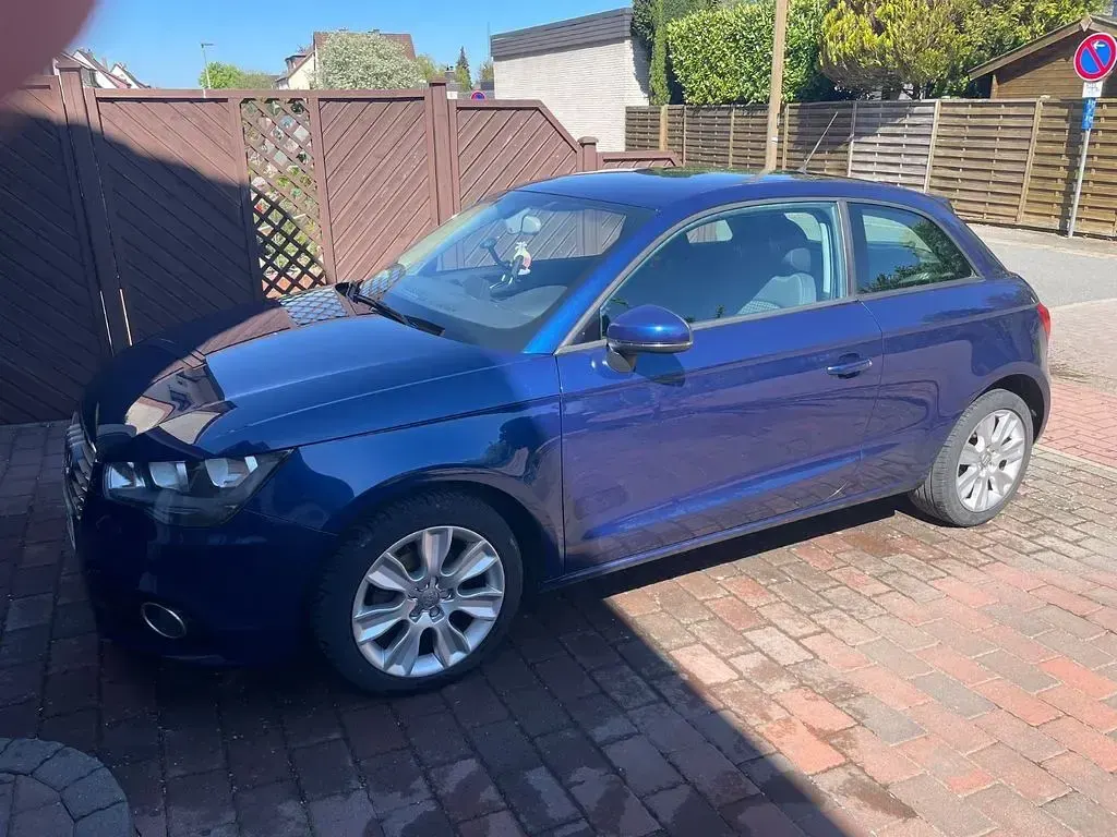 Second-hand Audi A1 Ambition 86 CP (63 kW) 2011 Albastru Hatchback
