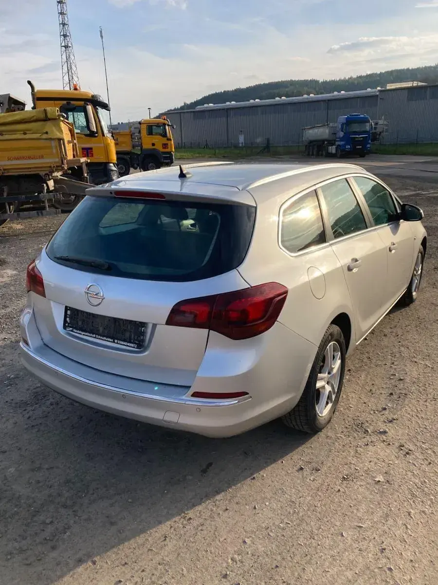 Second-hand Opel Astra 131 CP (96 kW) 2014 Argintiu Break
