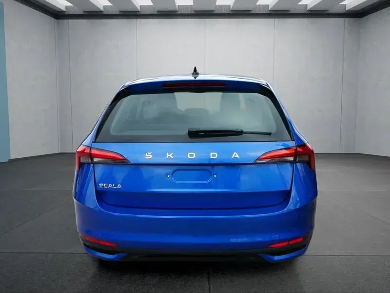 Nowe Skoda Scala 150 KM (110 kW) 2025 Niebieski Hatchback