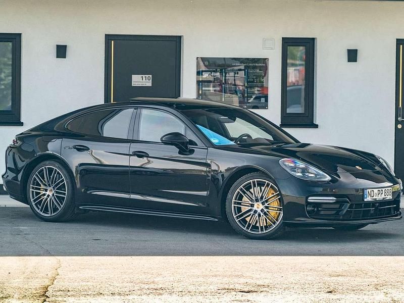 Tiefschwarzmetallic Gebraucht 2018 Porsche Panamera Turbo Limousine | 64.500 € (Fairer Preis) - Bild 1/4