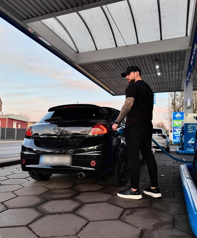 Gebraucht Opel Astra GTC Cosmo 116 PS (85 kW) 2009 Schwarz Coupé