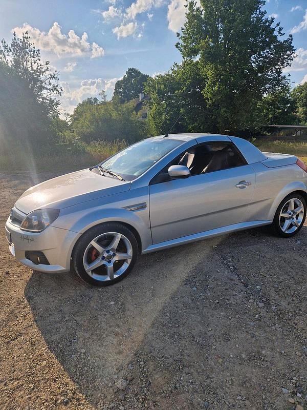 Gebraucht Opel Tigra 90 PS (66 kW) 2006 Silber Cabrio