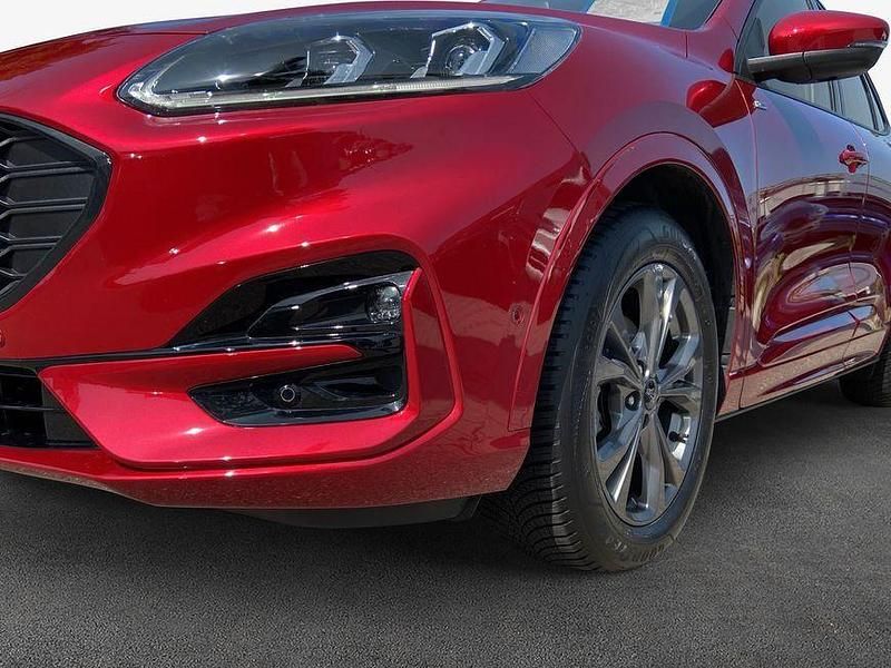 Gebraucht Ford Kuga ST-Line 120 PS (88 kW) 2023 Lucid red metallic SUV