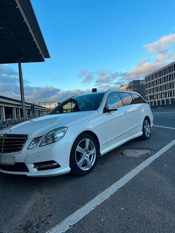 Gebraucht Mercedes E300 Avantgarde 231 PS (169 kW) 2012 Weiß Kombi