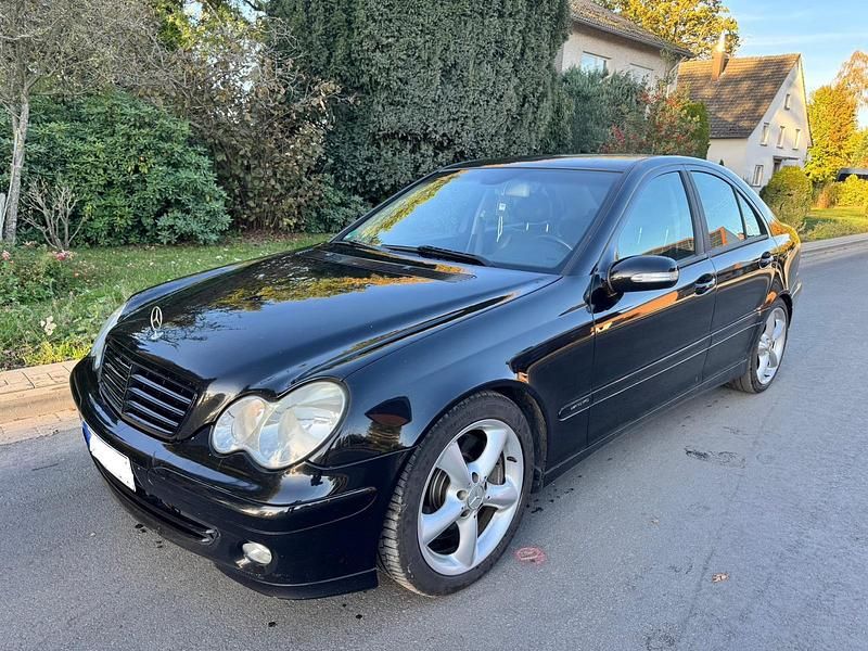 Schwarz Gebraucht 2005 Mercedes C220 Sport Limousine | 2.900 € (Fairer Preis) - Bild 1/4